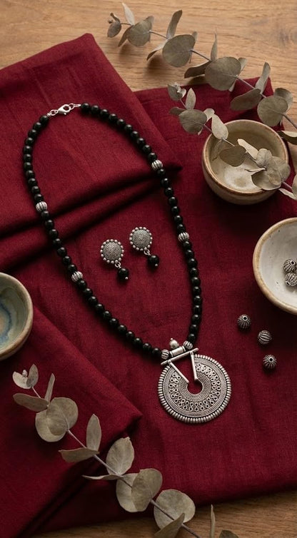 Elegant Black Beaded Necklace Set – Minimalist Ethnic Jewelry with Earrings