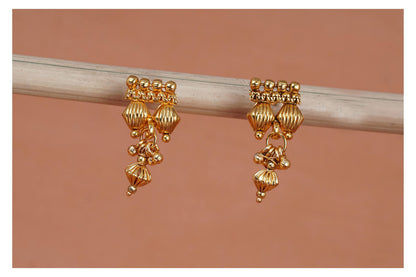 Gold Plated Necklace Set With Adjustable Thread .
