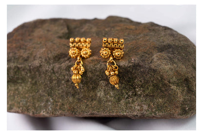 Gold Plated Floral Necklace Set With Adjustable Thread .