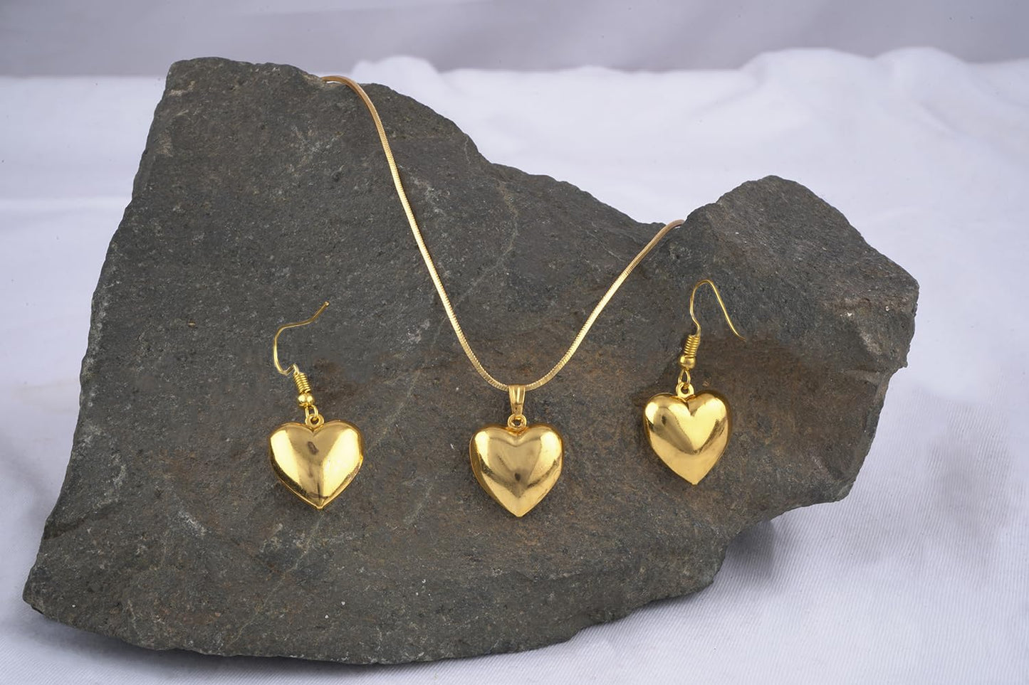 Romantics Day Ideafor Herwomen Wifegirlfriendloverfiancecrush Modern Gold Plated Heart Shaped Pendant With Chain & Earring .